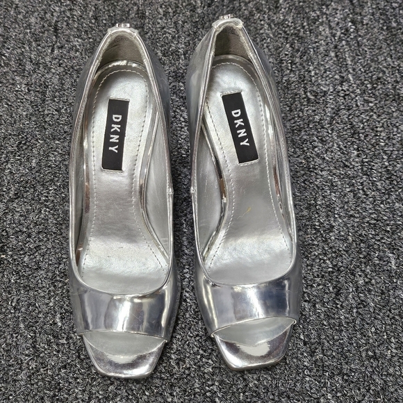 DKNY Peek A Boo Square Toe Metallic Reflective 4in Heel Pumps Size 5.5 - Picture 5 of 9